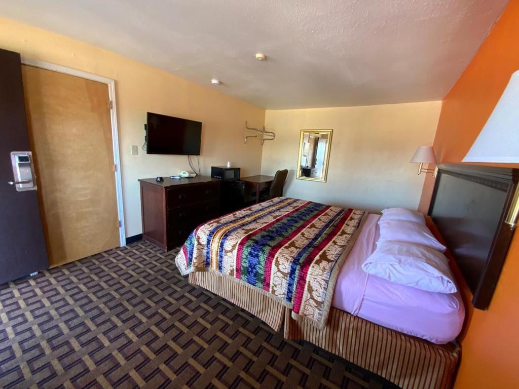 Indian Mound Motel 2*